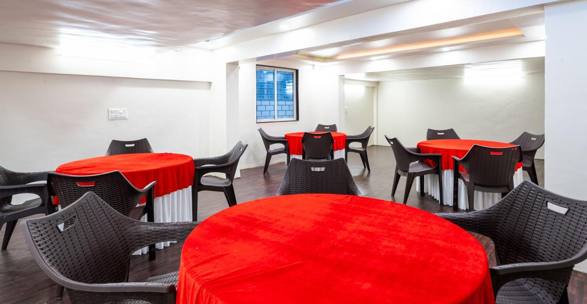Treebo Trend The White Castle Hotell Pune Exteriör bild