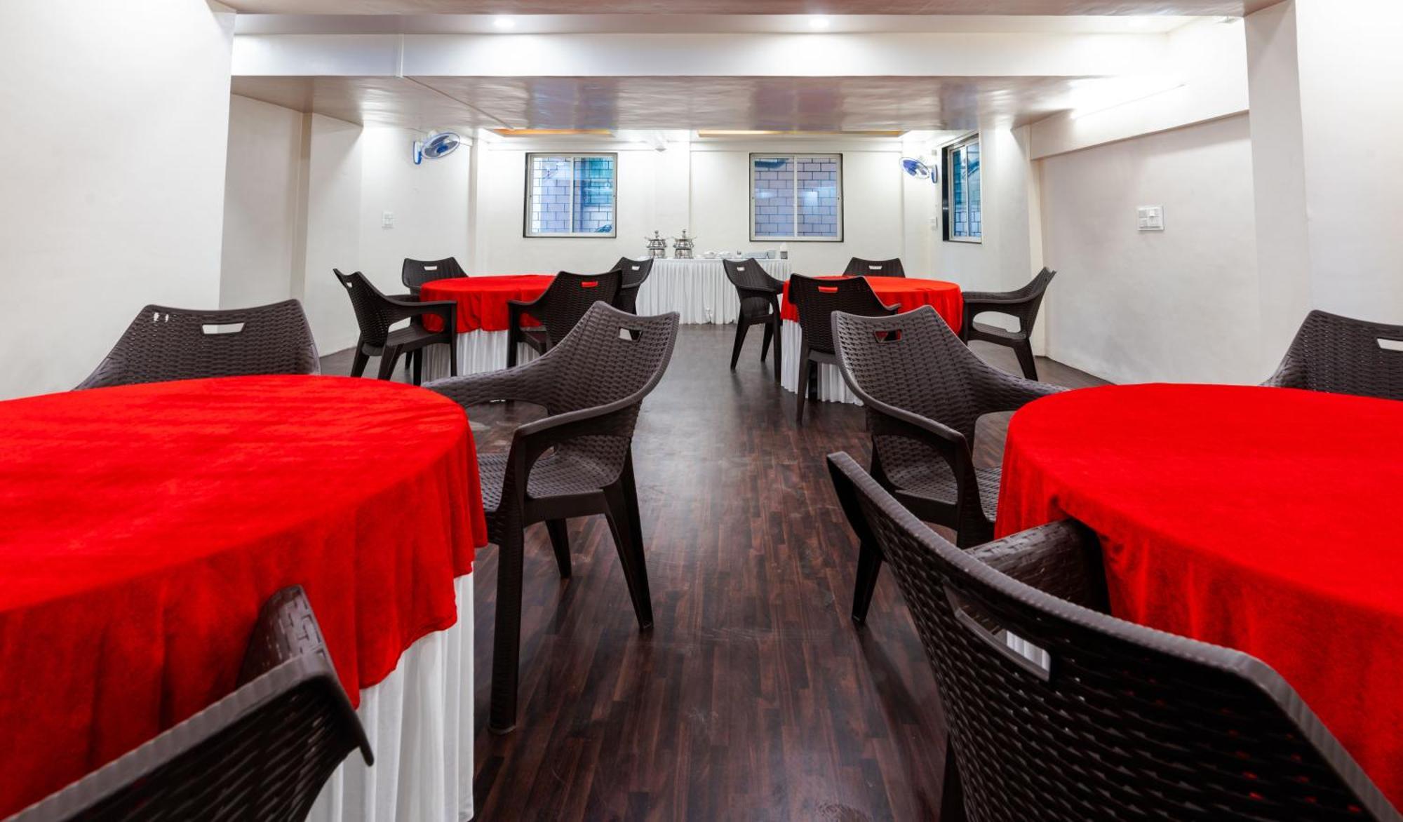 Treebo Trend The White Castle Hotell Pune Exteriör bild