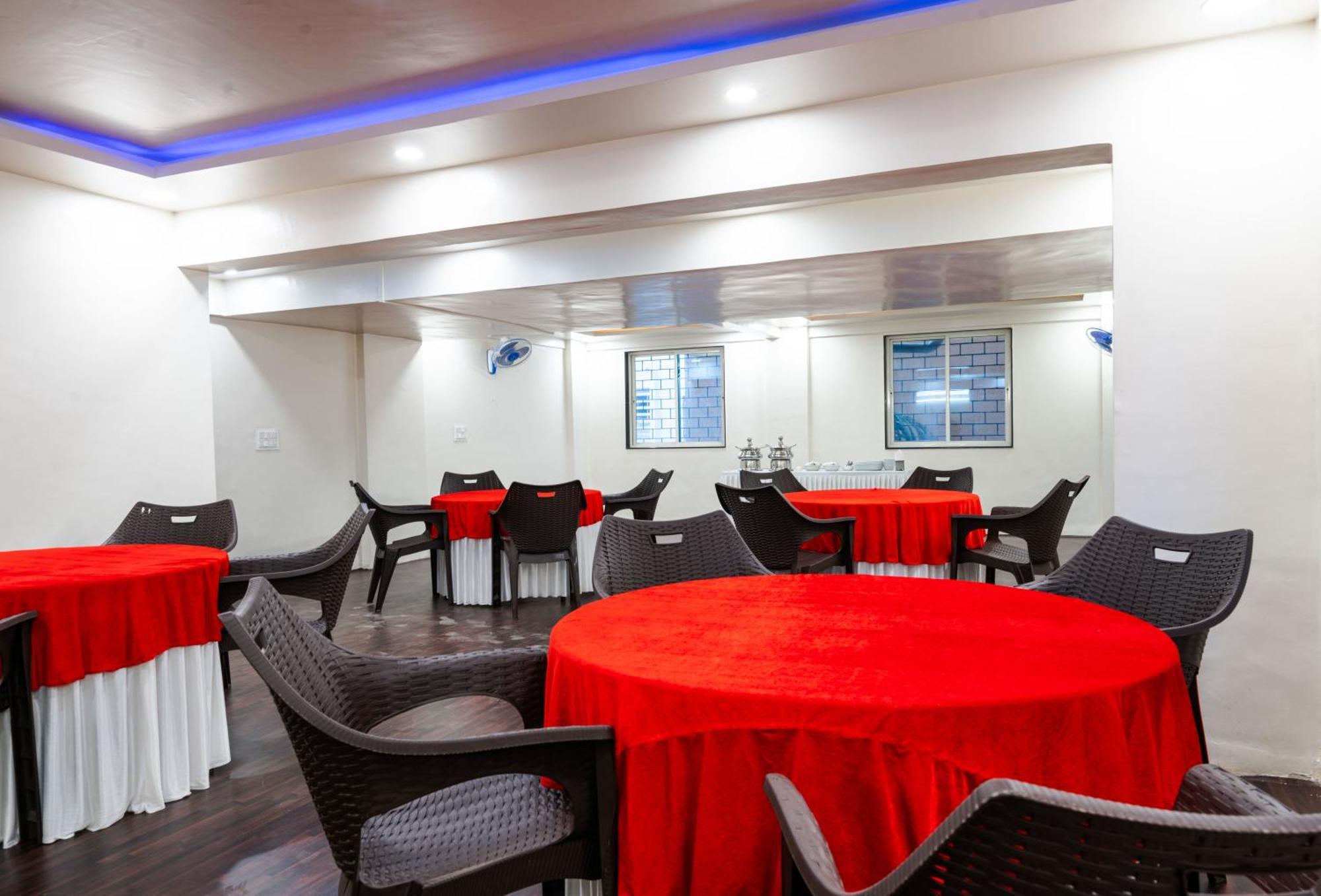 Treebo Trend The White Castle Hotell Pune Exteriör bild
