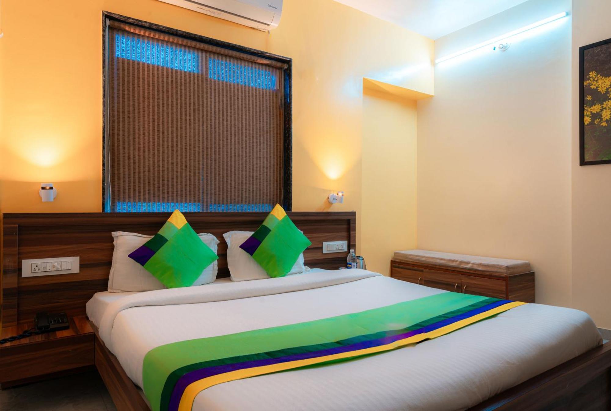 Treebo Trend The White Castle Hotell Pune Exteriör bild