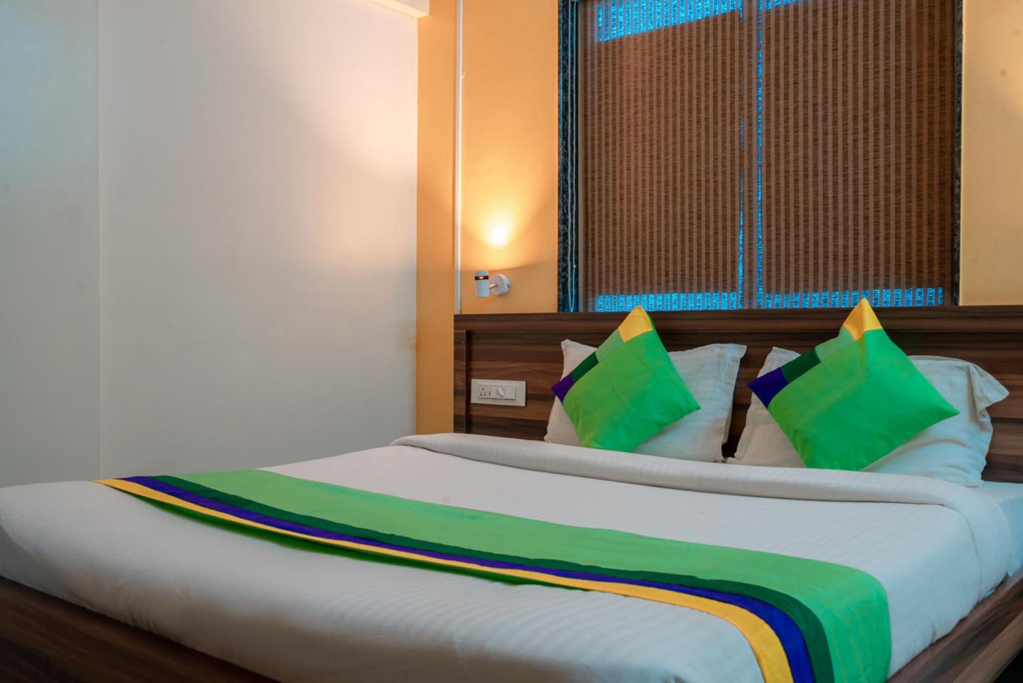 Treebo Trend The White Castle Hotell Pune Exteriör bild