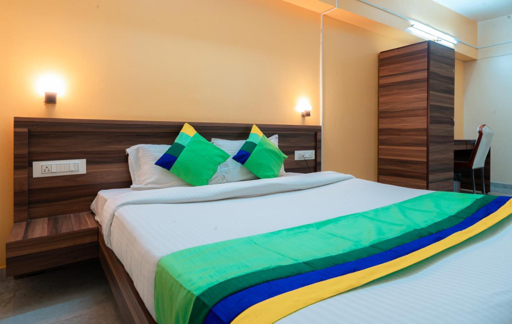 Treebo Trend The White Castle Hotell Pune Exteriör bild