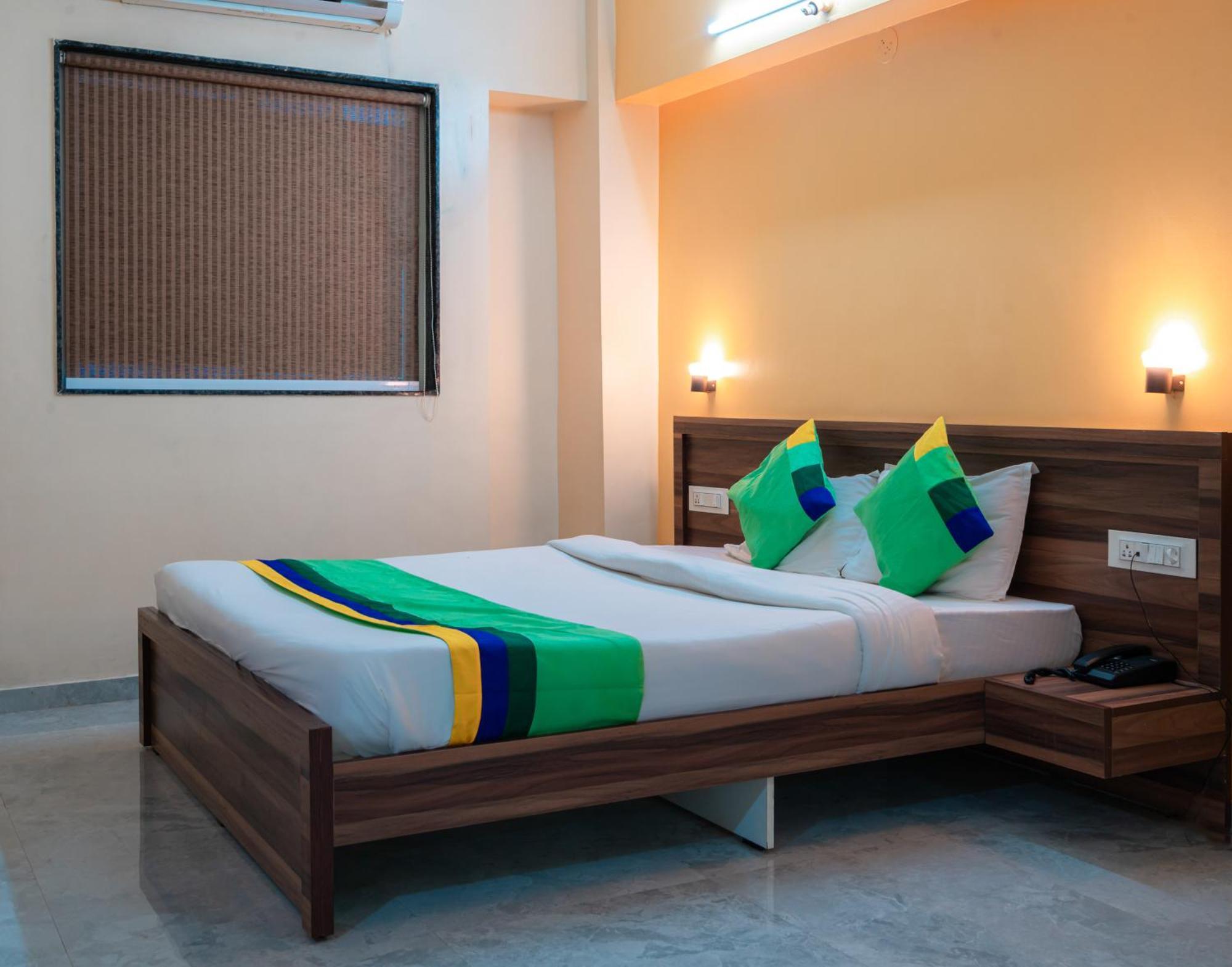 Treebo Trend The White Castle Hotell Pune Exteriör bild