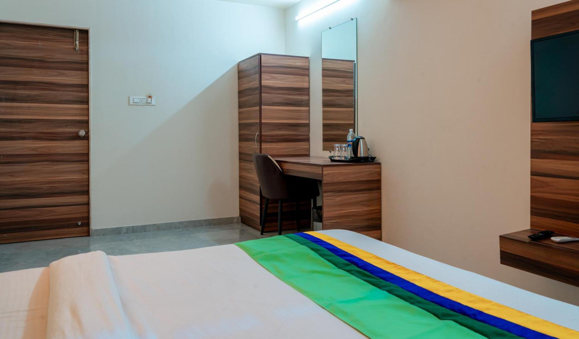 Treebo Trend The White Castle Hotell Pune Exteriör bild