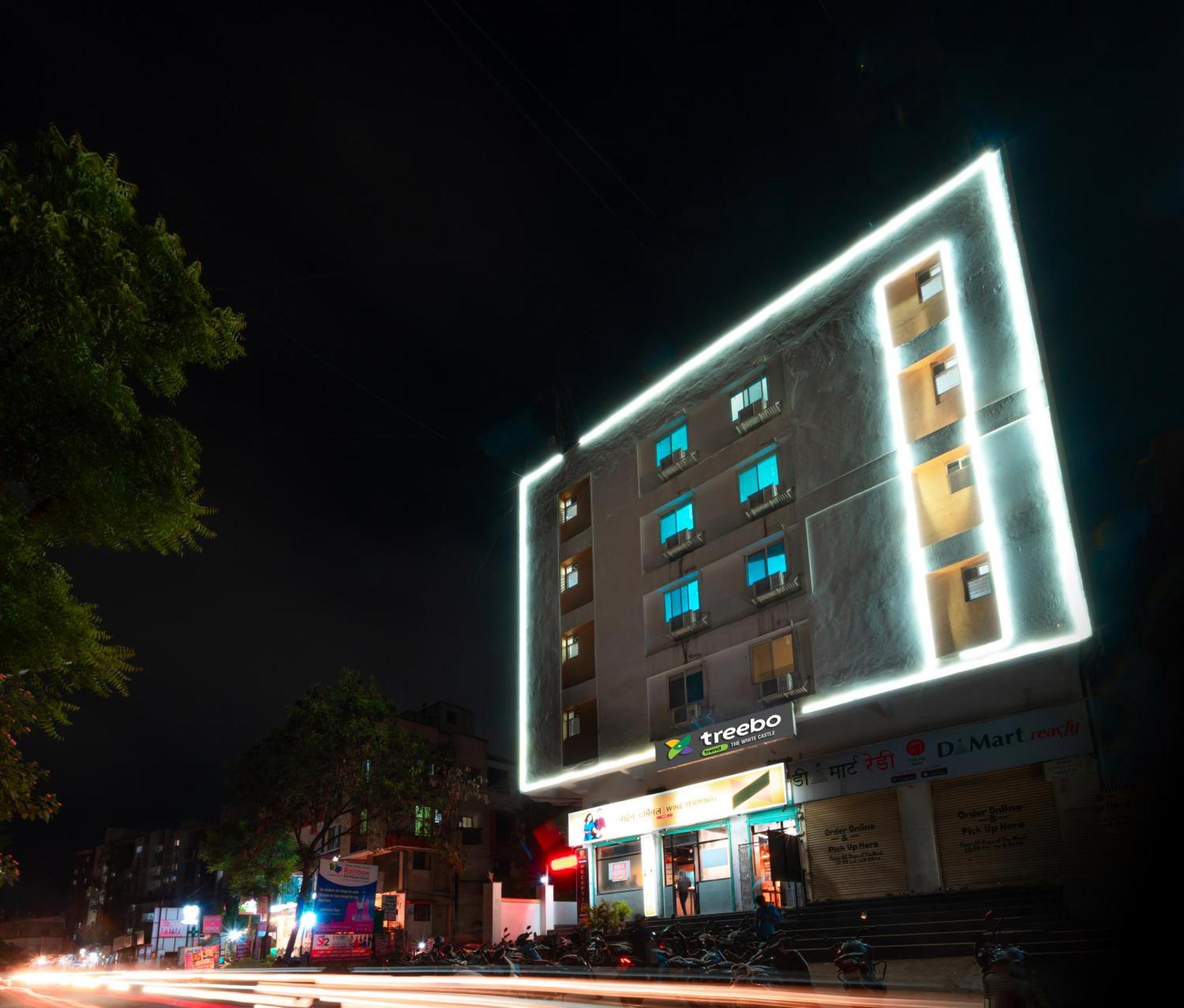 Treebo Trend The White Castle Hotell Pune Exteriör bild
